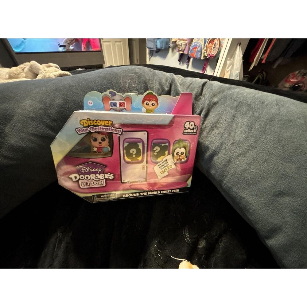 Disney Doorables Let's Go Around the World Multi Peek Mystery Figure Pack